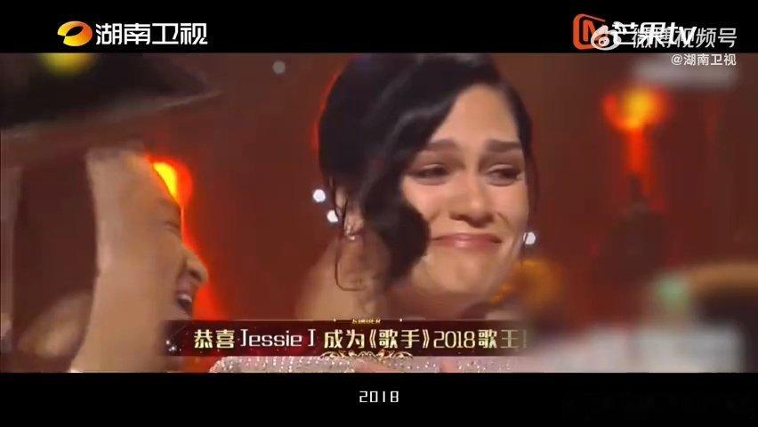 jessiej袭榜当顶级唱功遇上精心编排的舞台布景，搭配饱满充沛的情绪表达，整场