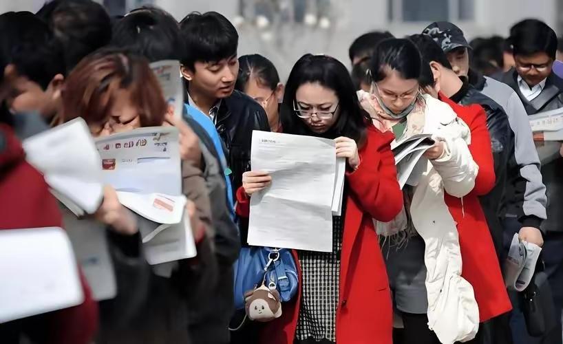 2026年高考录取季，不少民办本科大面积招不到人，家长集体清醒，不再愿意为注水文