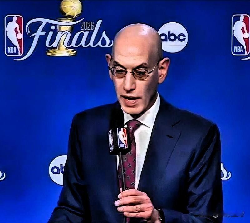 肖华摊牌了！总决赛G5派上御用裁判福斯特，摆明不想让马刺输！

NBA官方今日正