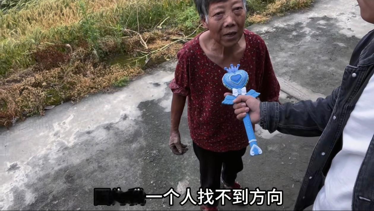 网红大森子镜头里的黄奶奶走了 昨天就看到了，差点没崩住。老奶奶这辈子太苦了，一句