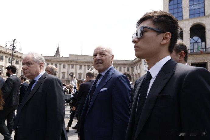 现在是什么时代，张康阳还在西方瞎折腾，张康阳自己没点数嘛。

国内形势一片大好，