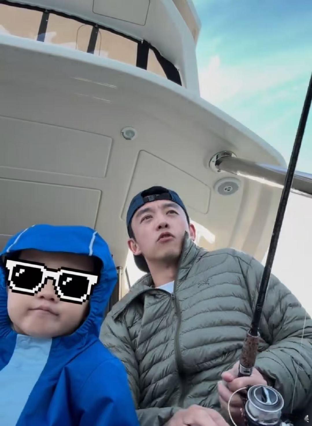 郑恺和儿子一起钓鱼郑恺和儿子一起钓鱼！郑恺儿子都这么大了 ​​​