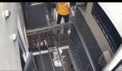 这小哥真是病得不轻，这哪叫偷东西，简直是把自己扭曲的三观当成了“战利品”。很多人