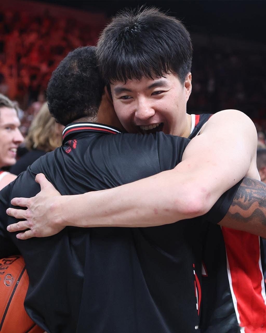 老鹰确实也是想留这位夺冠功臣，但他确实也是个不断向上挑战的男人。NBA[超话] 