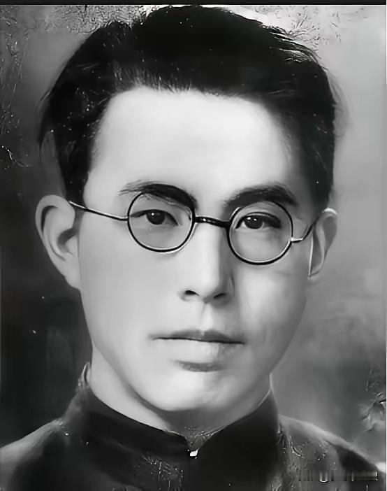 1942年，地下党郑文道求死不成，被日军安置在医院，一名护士每次给他换药，都会多