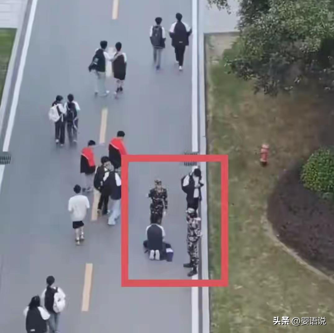 学校辟谣，重庆一职校老师逼学生下跪。校方：学生纠察队查到充电宝，被查学生情绪激动