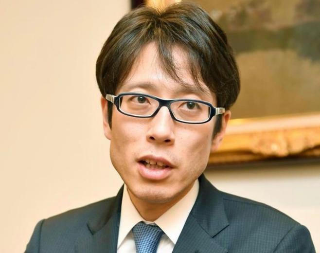 日本明治天皇的玄孙，右翼保守主义代表人物竹田恒泰对中国叫嚣：世界上最野蛮最好战的