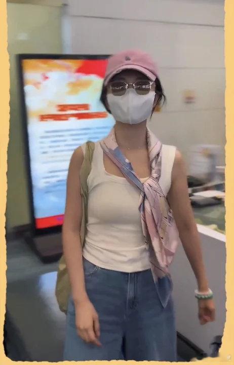 代旭拍的谭松韵哈哈哈这两人又凑一起了！谭松韵的代拍是代旭的代机场偶遇代旭还一直拍