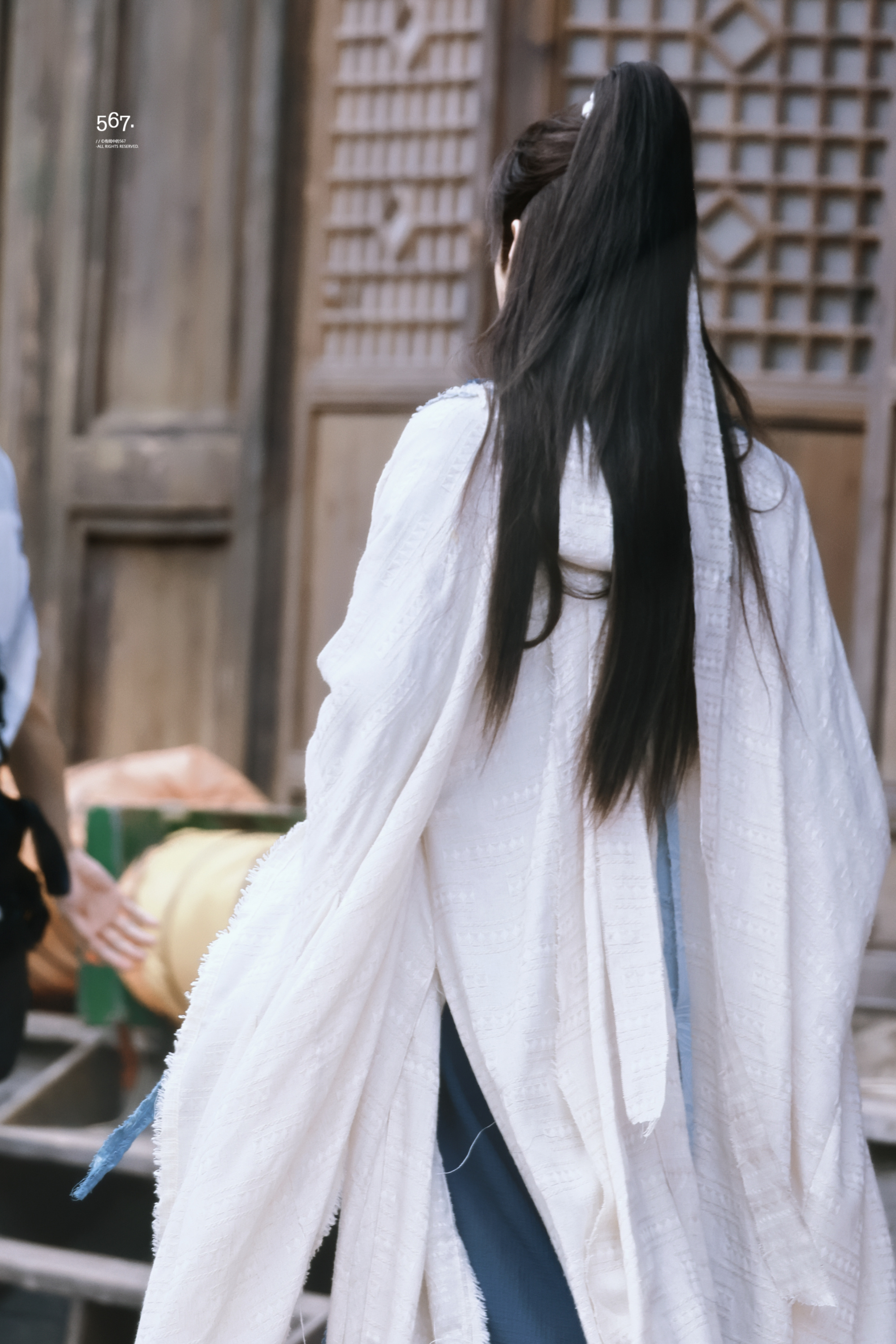 蓝白背面~
