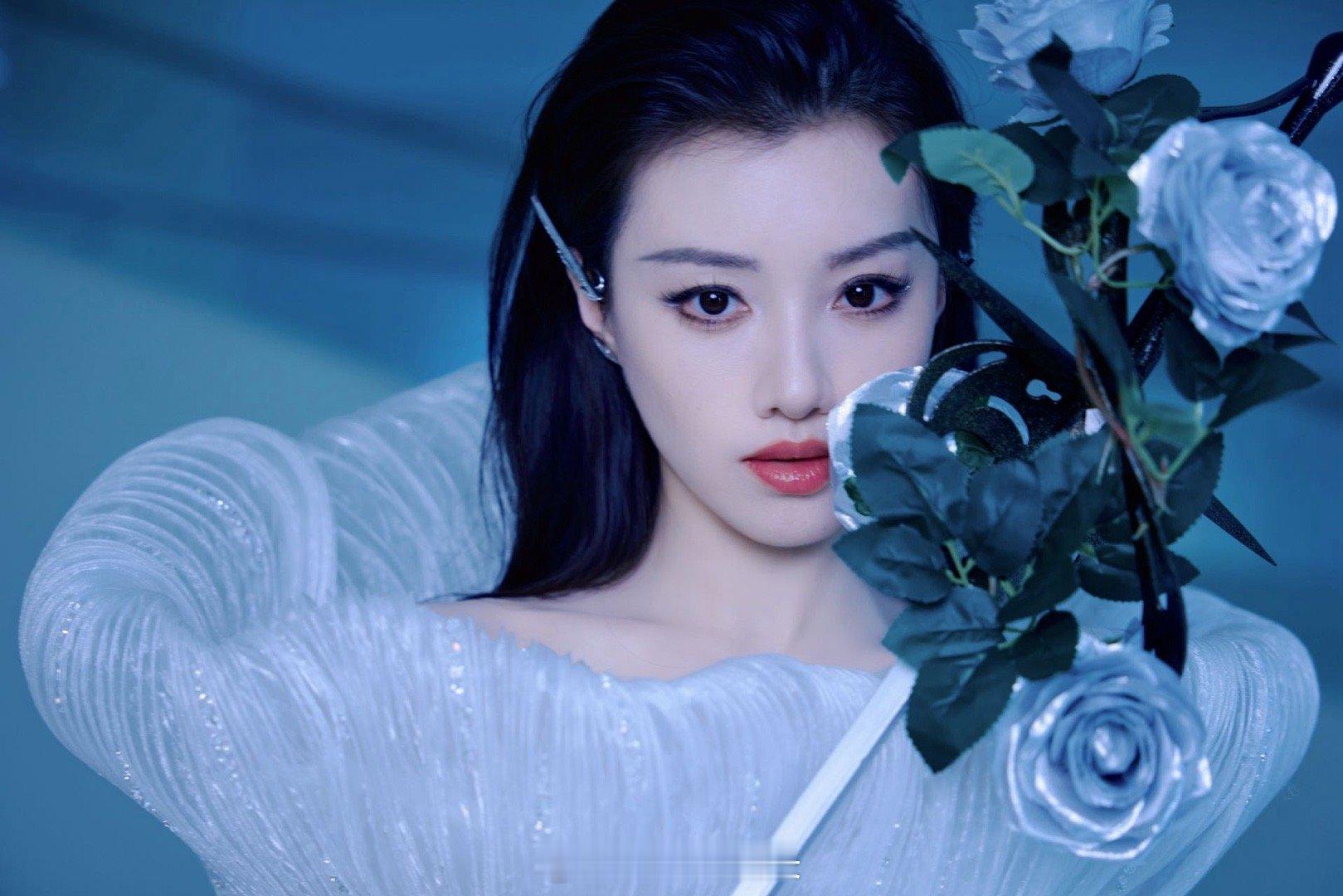 时尚之夜红毯王鹤润工作室 姐那是回自己家王鹤润方否认回王青家 王鹤润微博一个“?