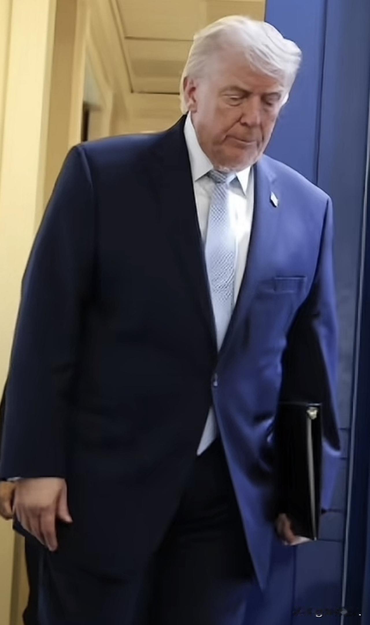 新思维：美国的当代史，就是一部“返封返奴”史

卢麒元先生对世界当代史感觉悲哀，