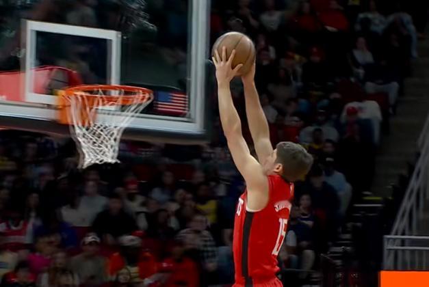 谢泼德上演滑翔重扣！
北京时间3月17日，火箭与湖人的比赛来到最后时刻，球队23