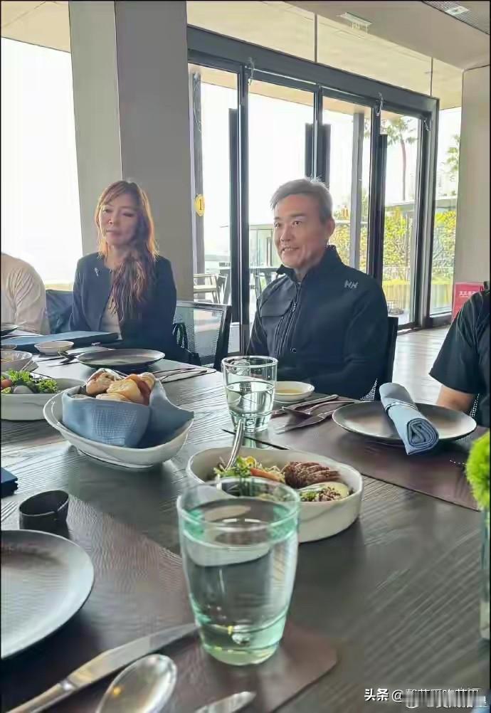老是老了一点，真人挺好看的，实话实说！