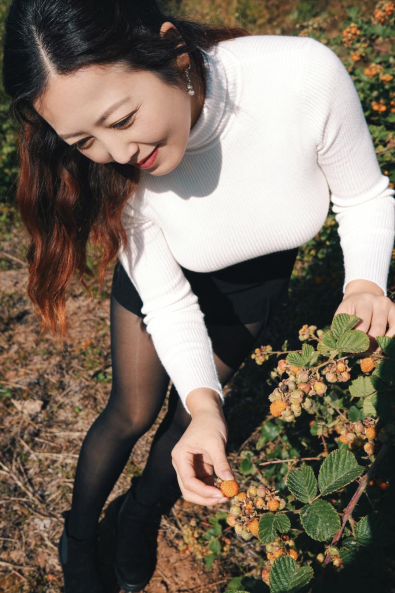 成熟端庄漂亮的女人都有什么特点身材管理得到位，紧致不松垮，比例匀称体态挺拔，站有