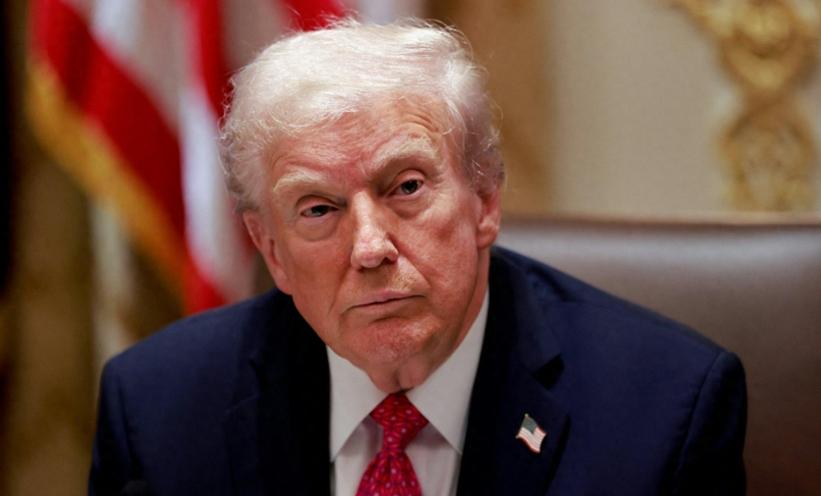 特朗普这次是真的急了！美国最高法院刚判他之前收的上千亿美元关税“违法”，理论上这