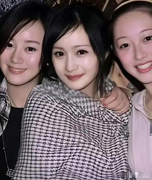 年轻时候李沁，蒋梦婕，杨幂的合影，那个时候你觉得谁最漂亮 