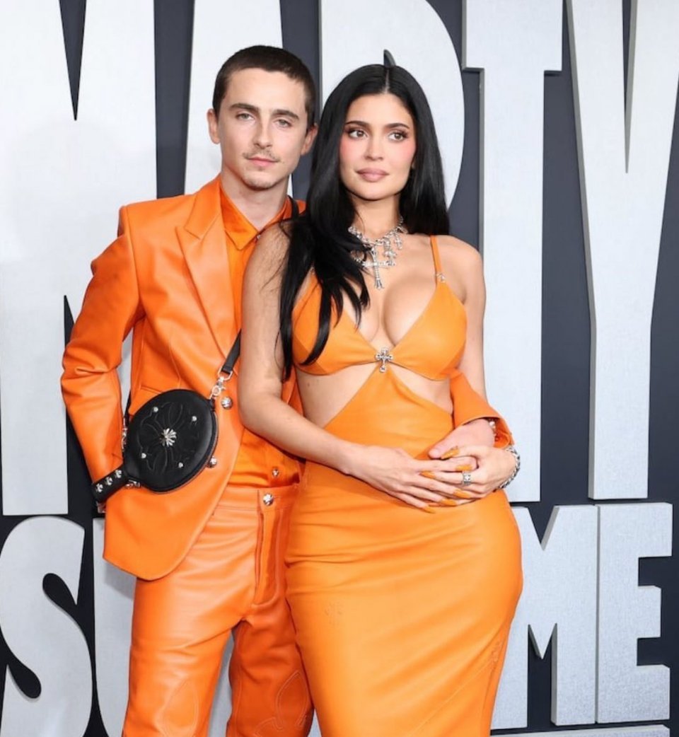 这个詹娜不比卡戴珊家的詹娜好吗？ 