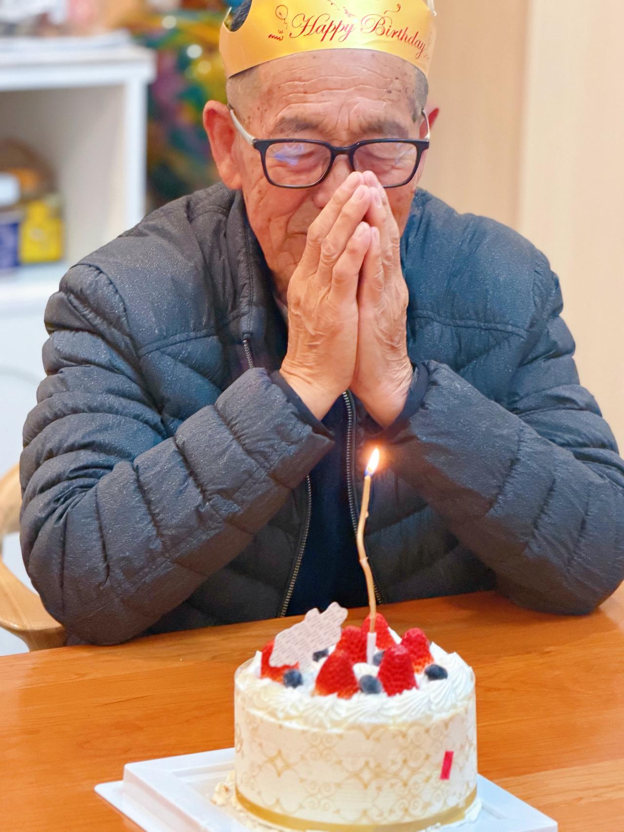 今天我爸过生日，八十七了。

早上跟姐商量了下，说今年就不惊动大家了，晚上我过去