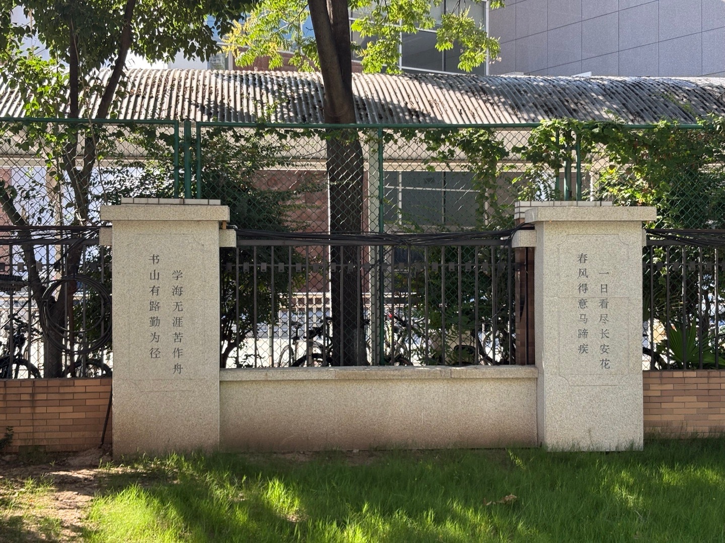 抹黑小米易如反掌，赶超小米难似登天，比肩特斯拉媲美保时捷，有些厂家只是说说，只有