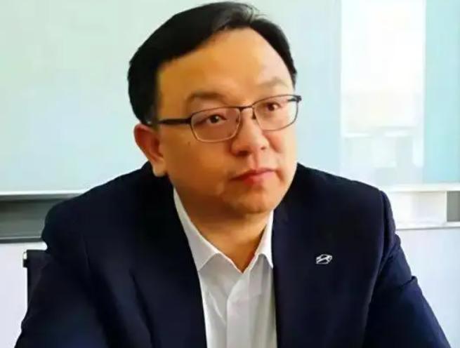 你绝对想不到，身家千亿的比亚迪创始人王传福，如今依然坚持每周雷打不动做一件事：拎