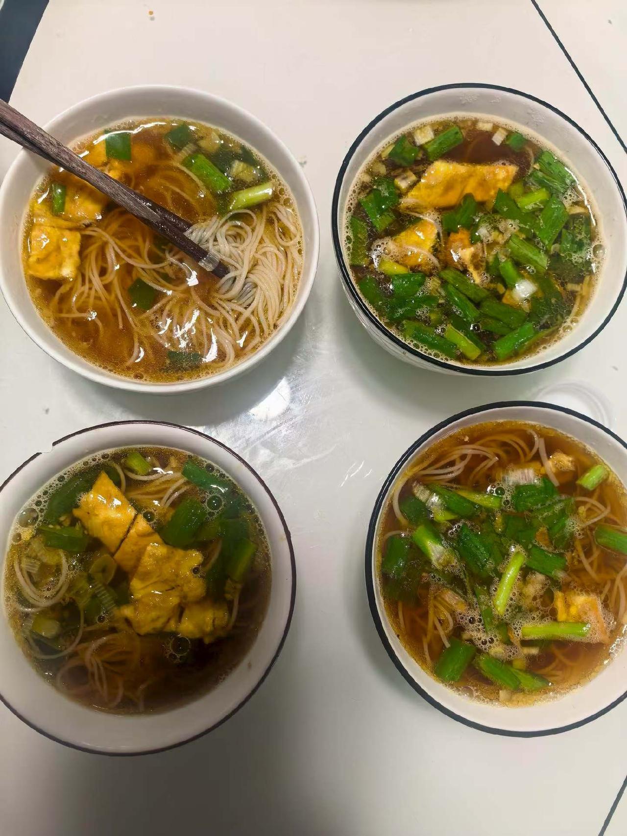 这一辈子最该珍惜的是什么？
 
人这辈子，忙忙碌碌追名逐利，总觉得钱和地位最要紧