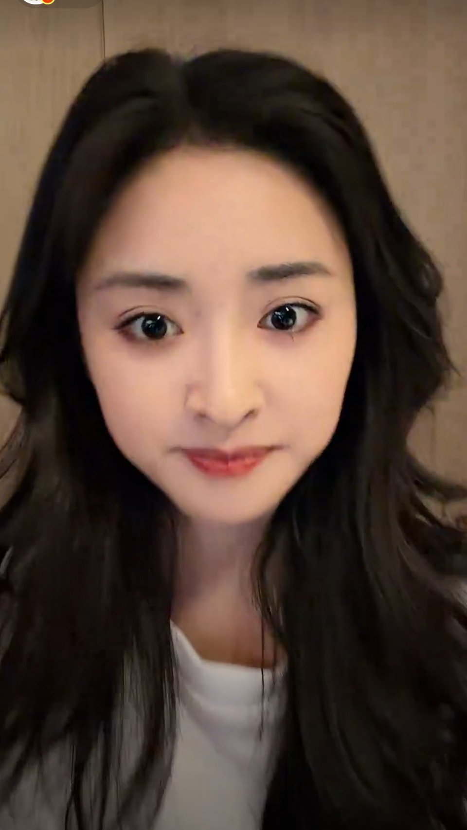 沈月直播 沈月、吴泽林、张宸逍一起reaction了这期亲爱的客栈，聊了好多客栈