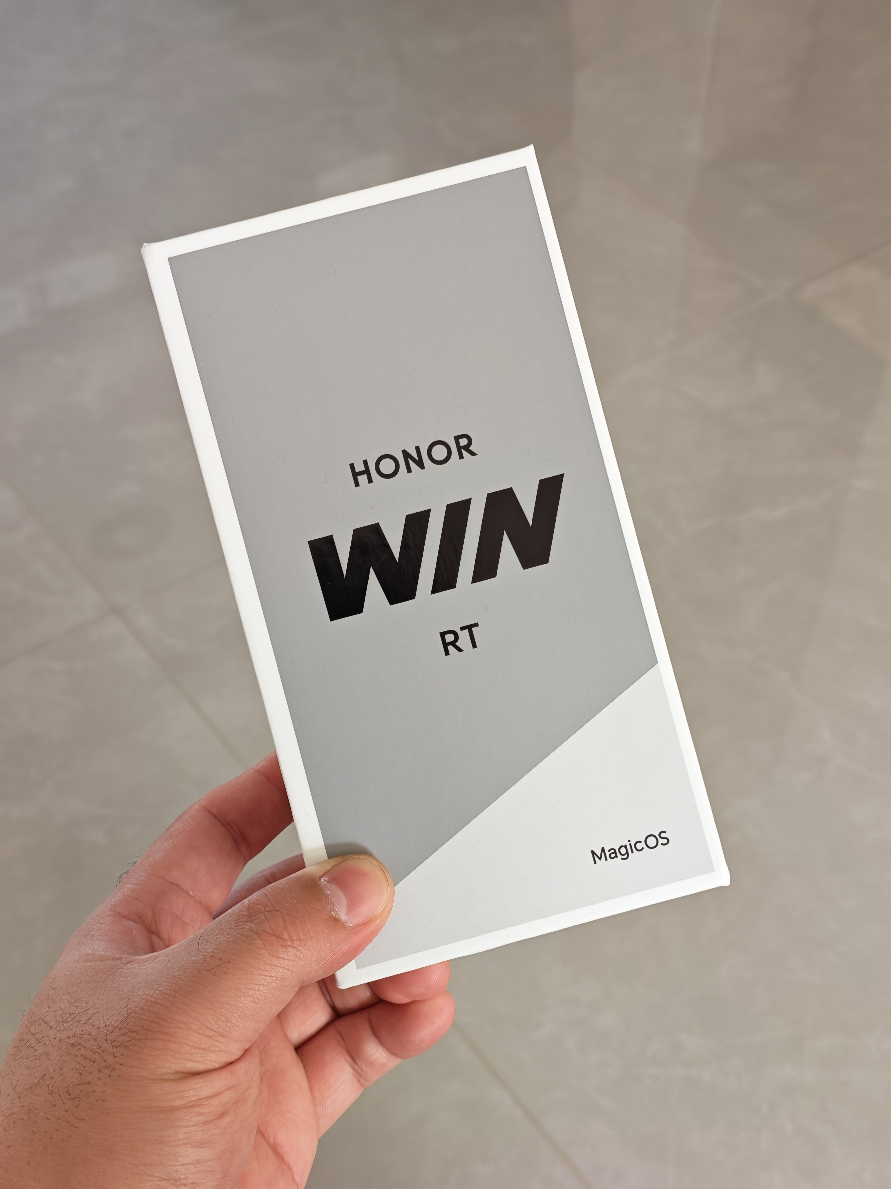 荣耀WIN RT上手，这个风扇还是有点东西，很智能，挺好玩。 