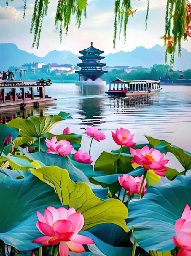 湖畔赏荷古塔映水心旷神怡