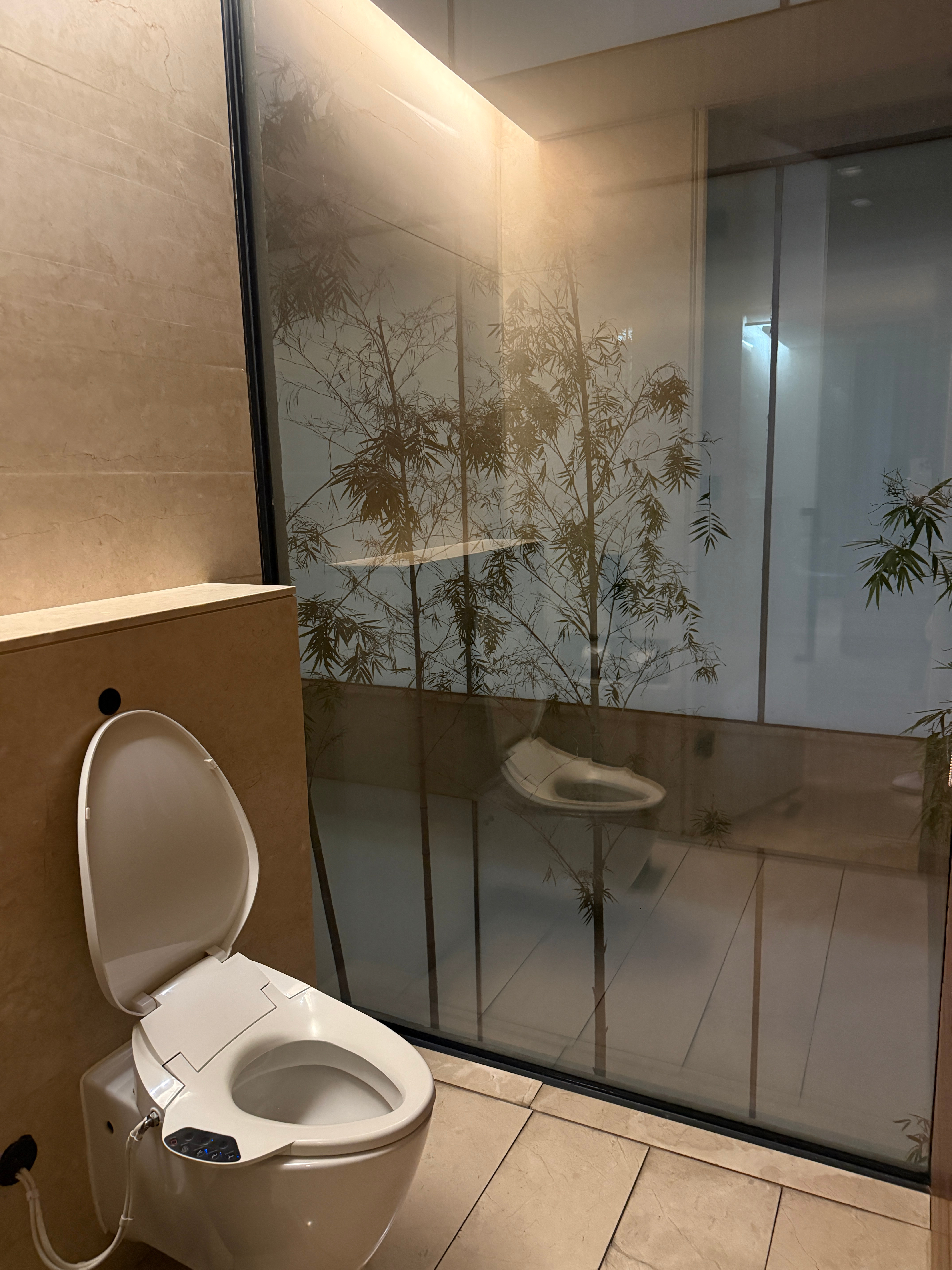 发现这个洗手间哪不对了吗[柯基]  ​​​