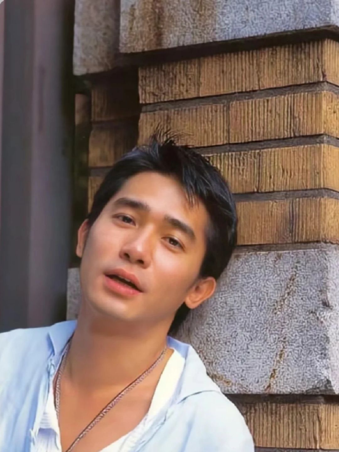 看完《金手指》，我也爱上我妈的偶像梁朝伟
