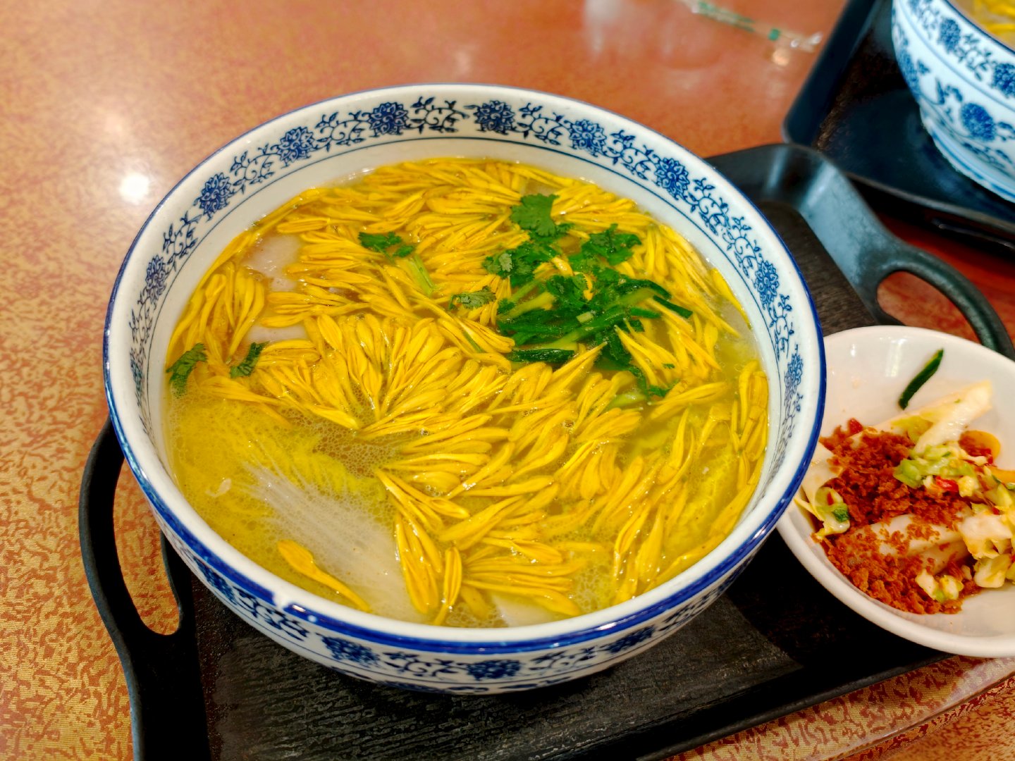 正宗蒙自菊花米线，好吃好吃，我疯狂炫！ 蒙自·火烧房子菊花米线