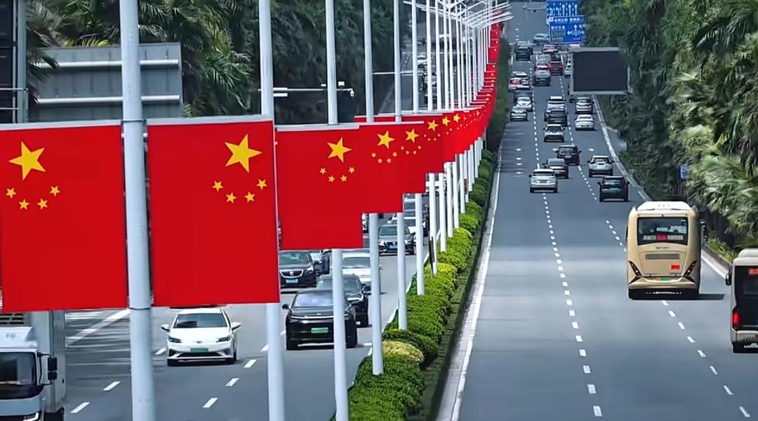 有一种红，叫中国红——我在湛江人民大道读懂了国庆的意义


国庆临近，湛江人民大