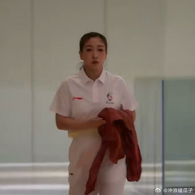 刘诗雯担任三亚亚沙会火炬手乒乓冠军执炬前行，为亚沙会注入青春力量 