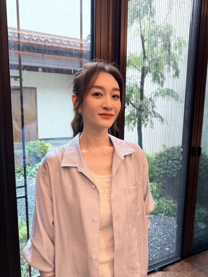 李小冉晒开工照 李小冉再次发声，真女王发言了[笑cry] 李小冉再次发声 ​ ​