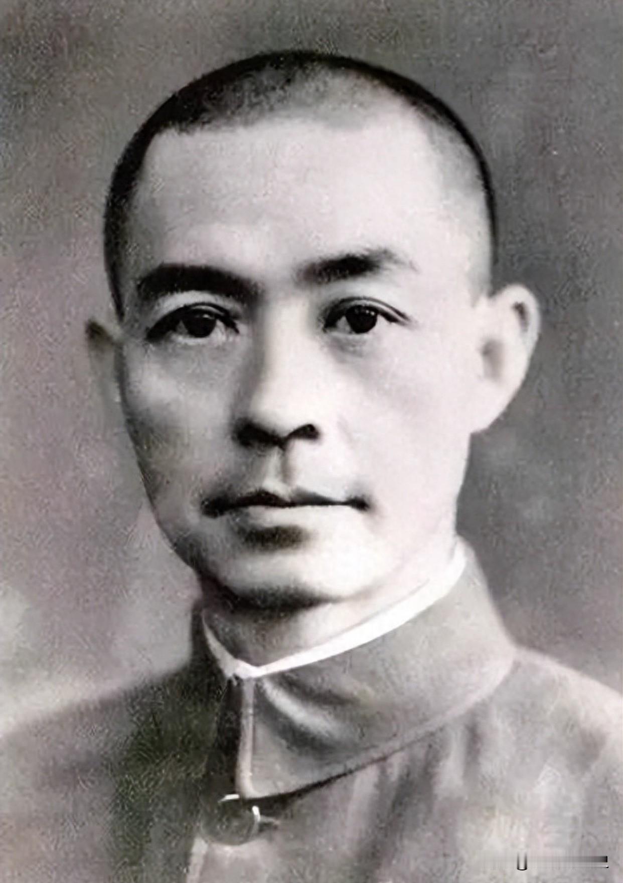 1950年，“大汉奸”夏文运被按在审问室，刚骂完他“卖国贼”，他突然掏出块磨破的