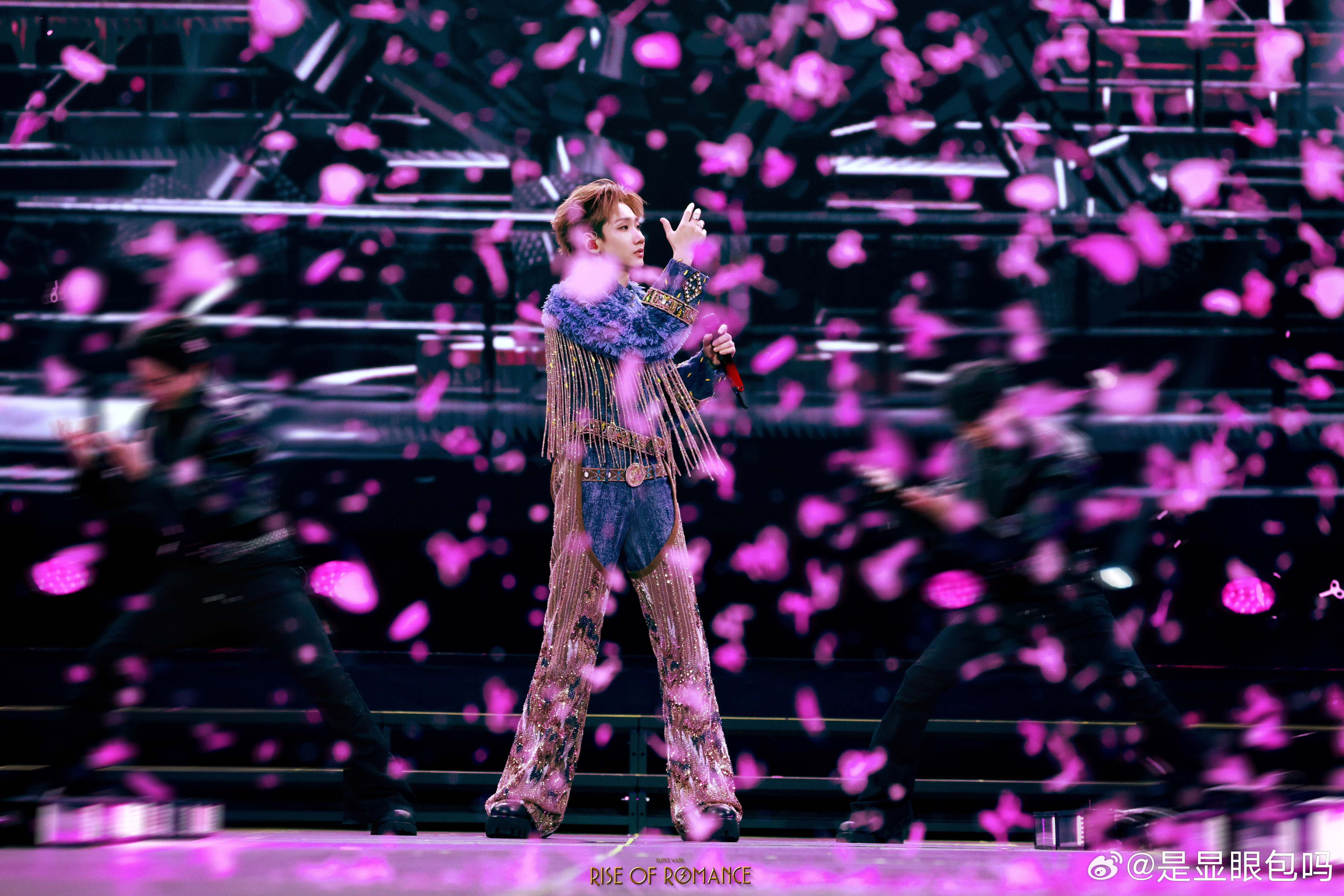 汪苏泷黎明降临之前新rap好绝新加坡演唱会的新rap段落直接炸场，flow丝滑又