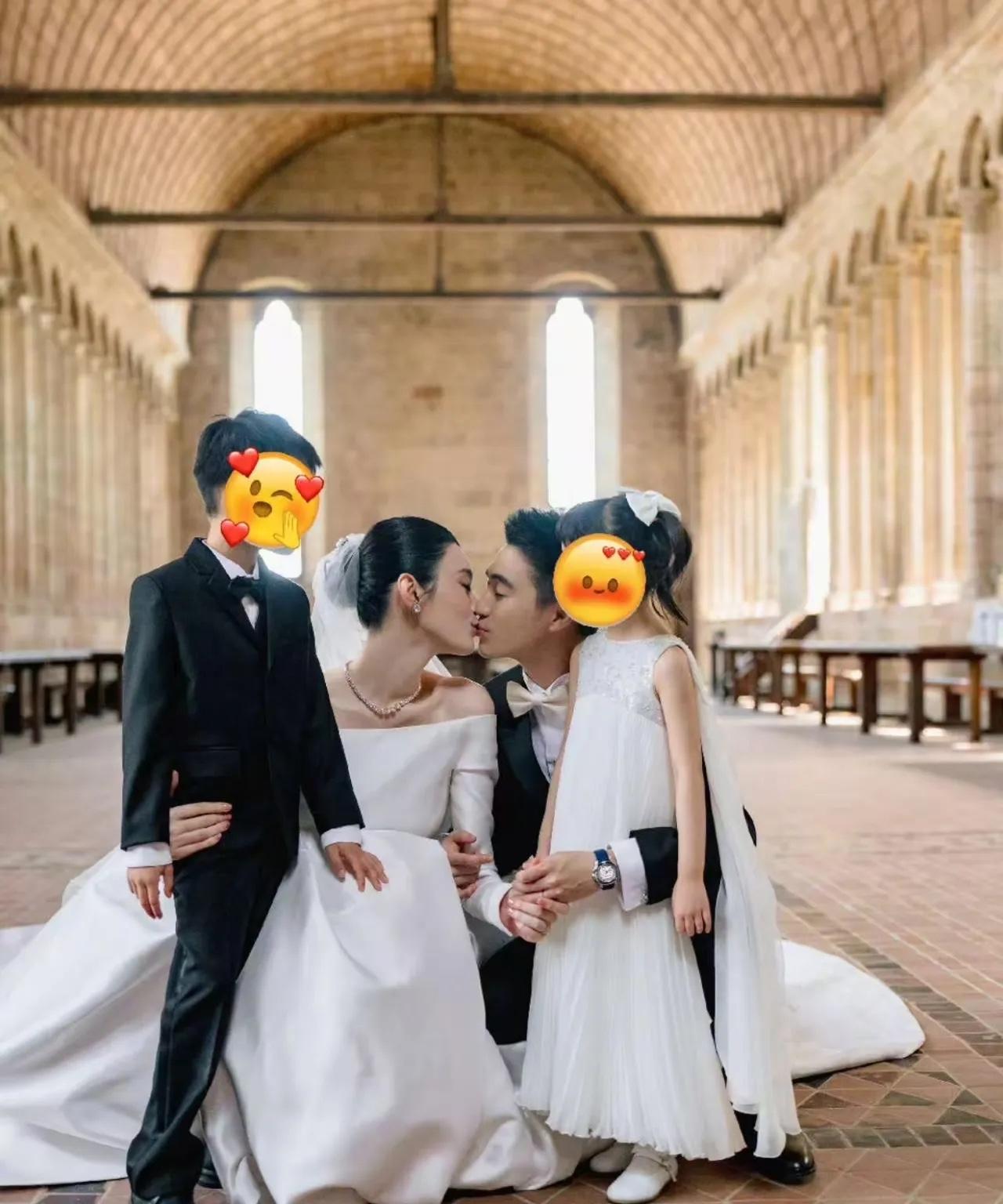 昨日，何猷君和奚梦瑶在法国补办婚礼，轰动了整个大中华地区娱乐圈。

这场婚礼仪式