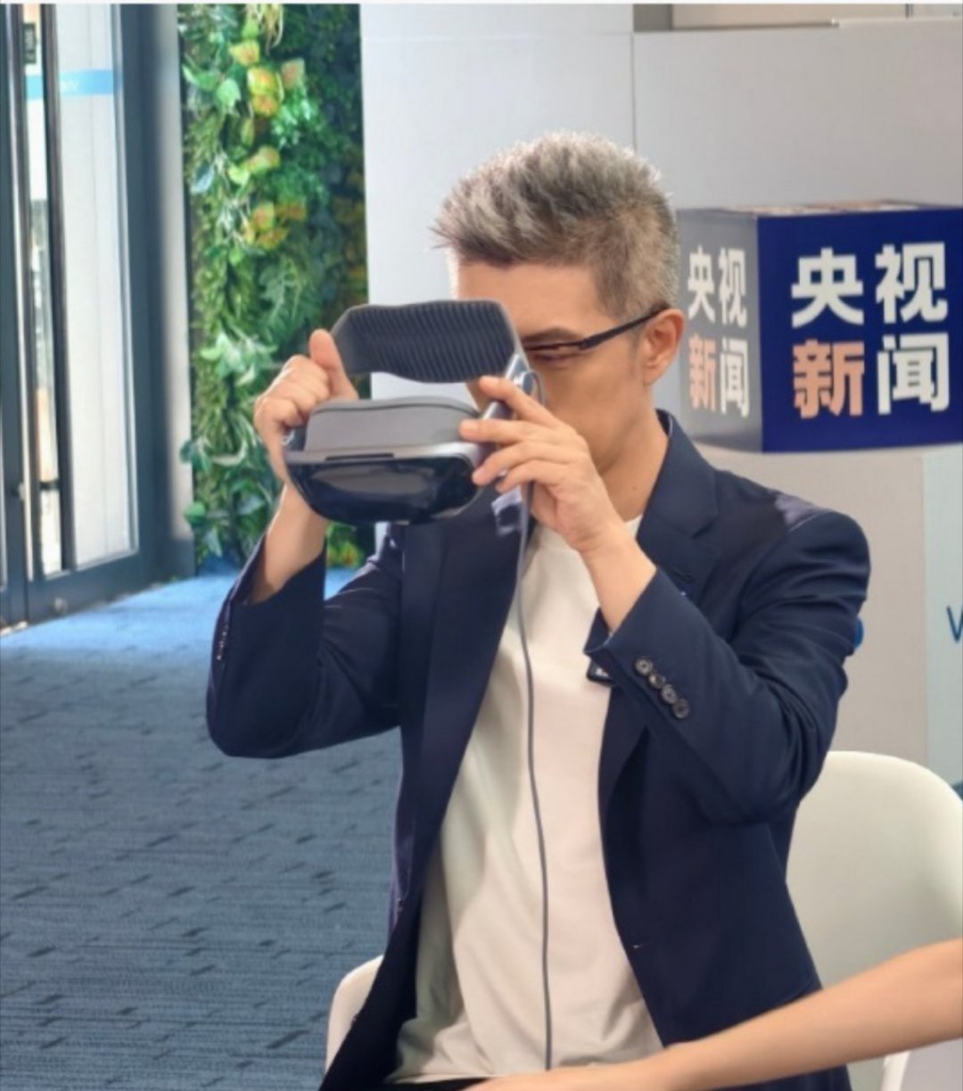 vivoVision要来了385g的重量确实有够轻的，这次连央视都下场报道，看来