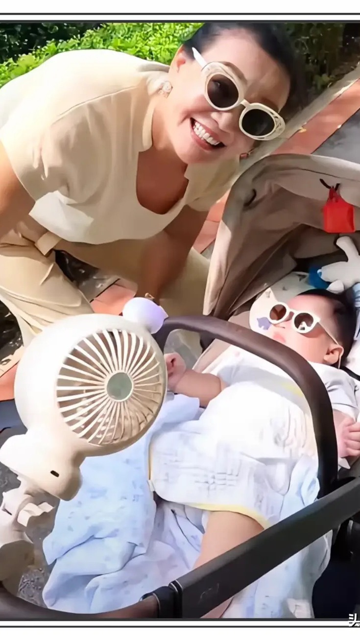 张兰带汪宝遛弯，二人戴同款墨镜画面温馨，马筱梅晒上海看秀Vlog！ 