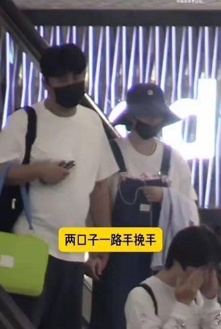 #阚清子与未婚夫结束度假回国#自去年5月浪漫求婚成功以来，这对佳偶虽未正式步入婚
