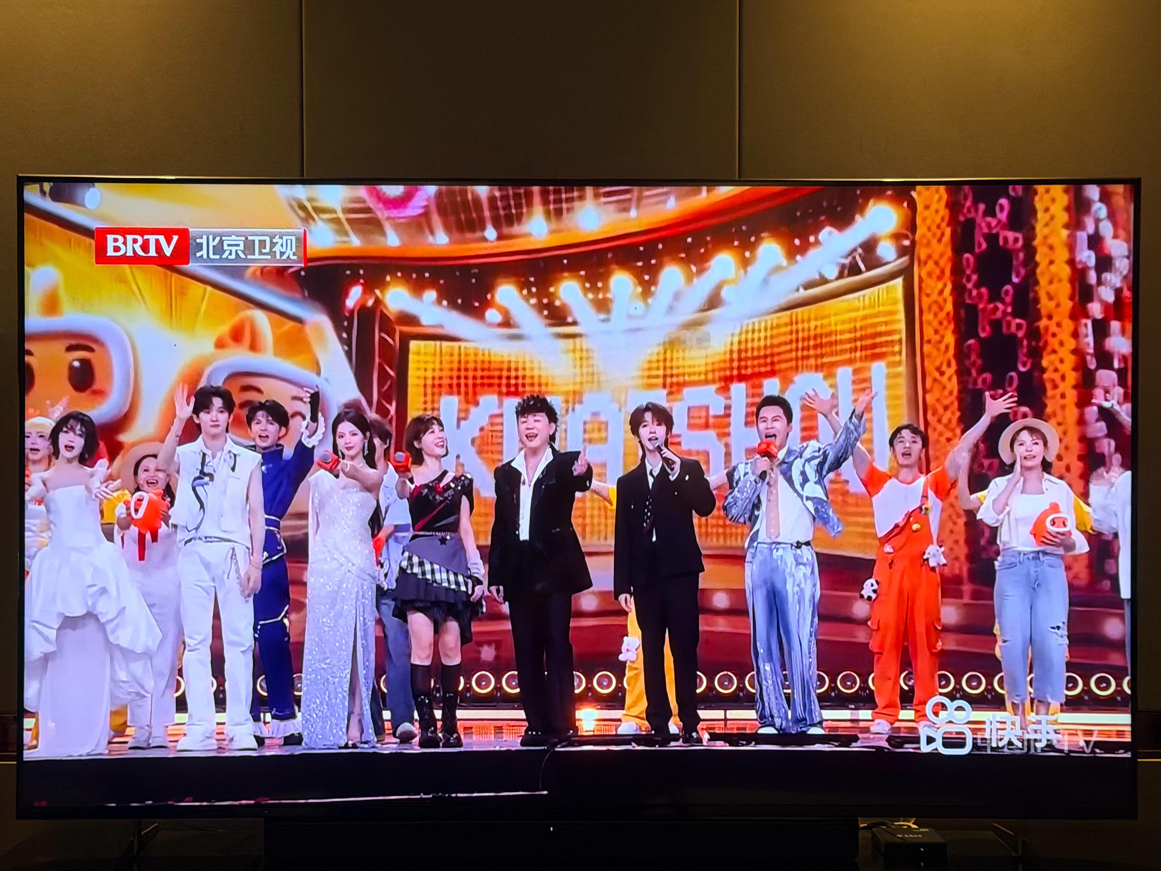 在北京卫视看完了夏晚，我们超越主持🎤的太棒了！挨夸[点赞]以后也要看！！！多来