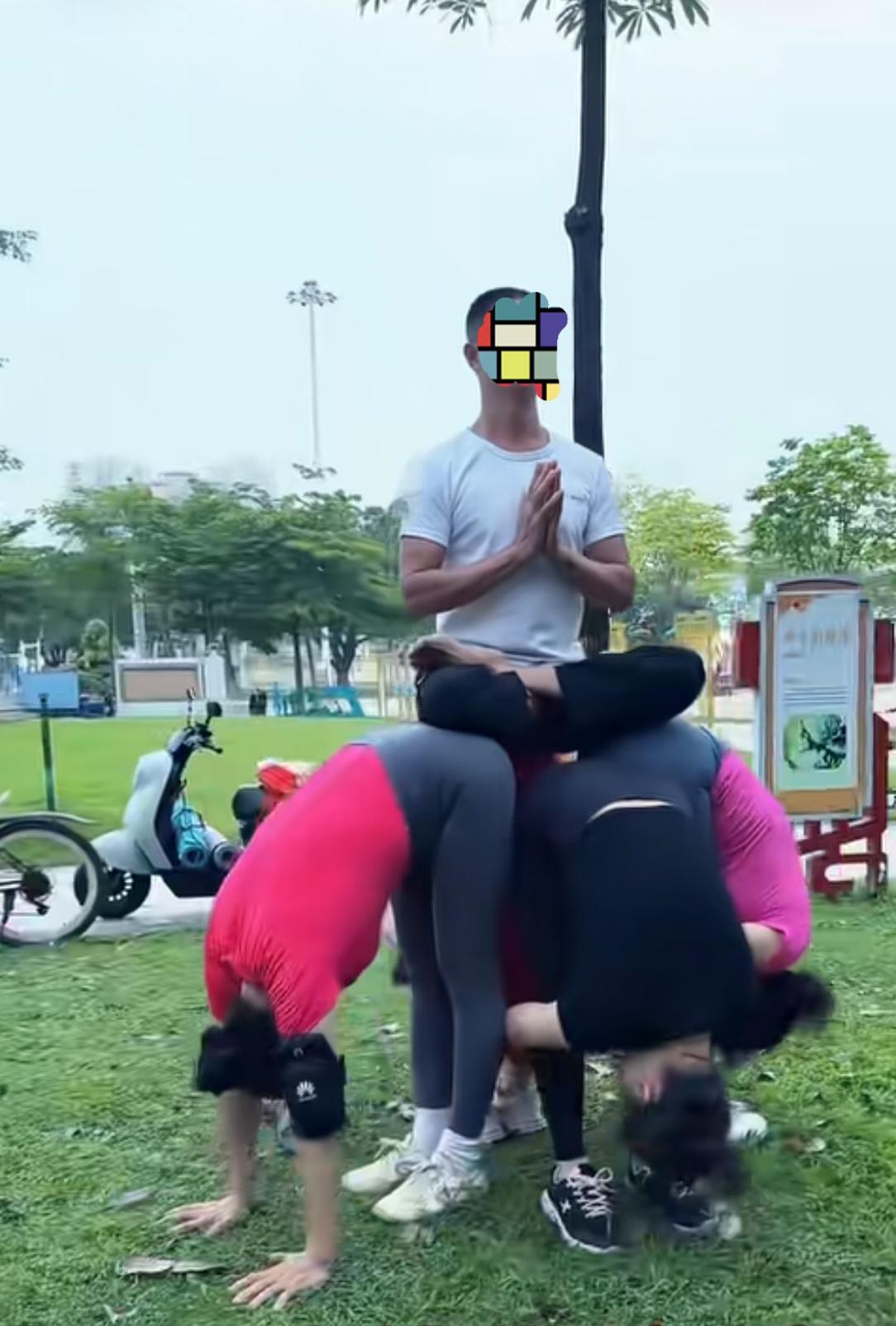 早起上班路过公园门口，看见叔叔嬢嬢这是练的什么功夫？看起好厉害的样子！