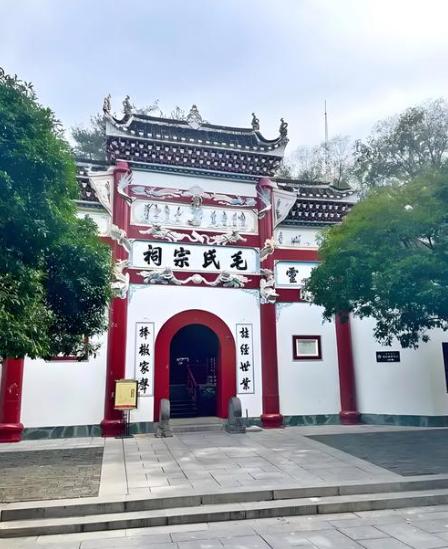 被主席称作第二故乡的杭州，为何伟人去了40多次？和一村子有关
建国后，毛主席去得