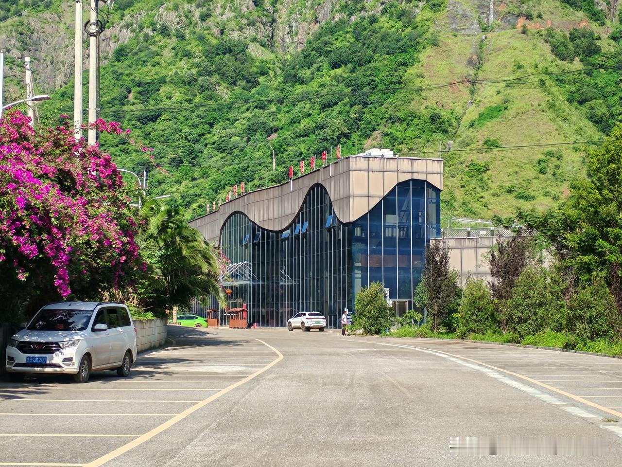六盘水免费露营地
1、免费停车，车位充足、地面平整
2、有卫生间
3、有水，水质