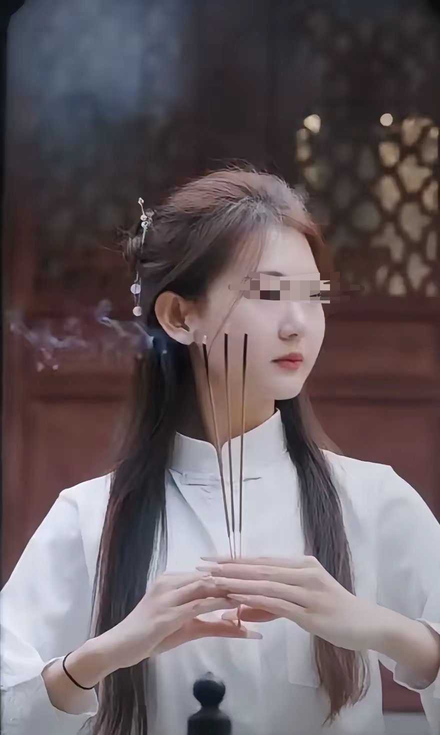 这个下联众人都曾尝试，但是到现在为止都没有出现让我眼前一亮的佳对。上联:敬天地风