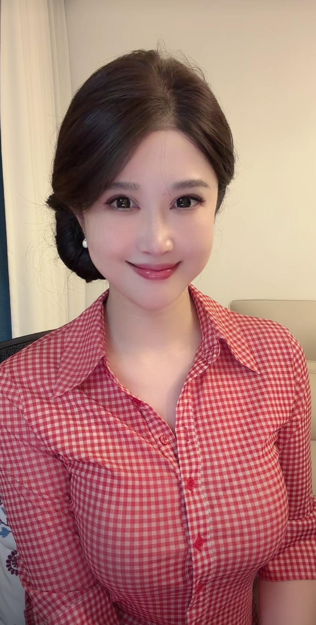 无美颜无滤镜，粉红格子衫复古风，纯天然上世纪八九十年代的美 什么样的女人算自然美