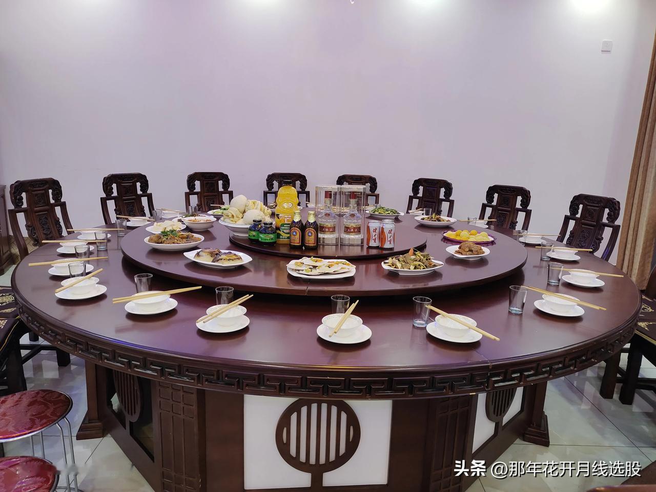 家宴，我做的，简单的做10个菜吧，初一凌晨要做20个菜呢