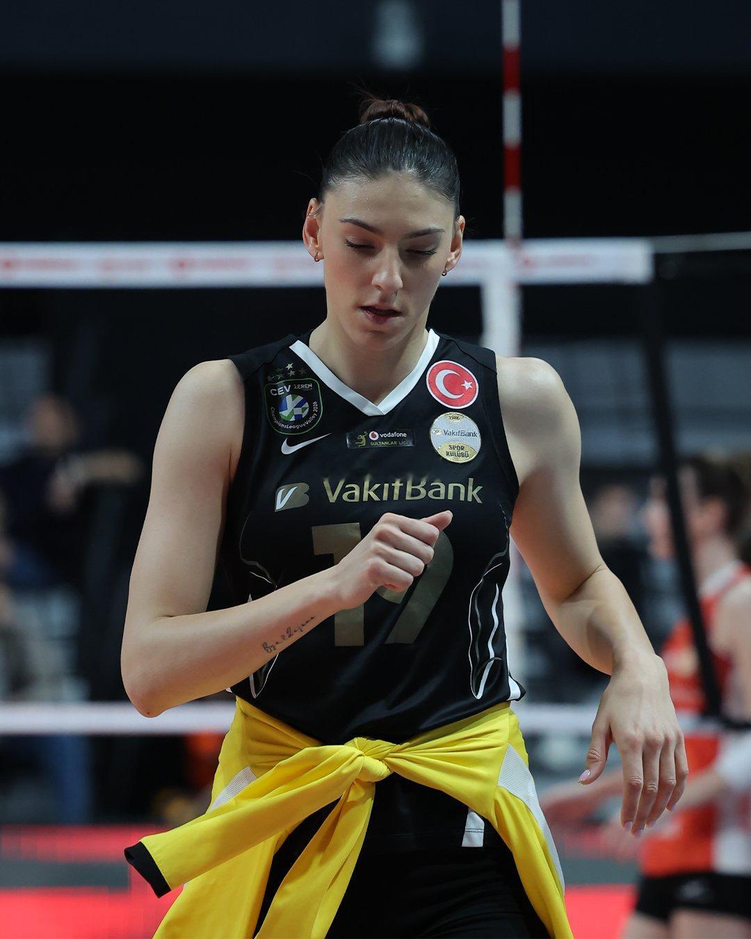 2025-2026土耳其女排超级联赛冠亚军决赛第二回合瓦基弗银行1-3费内巴切博