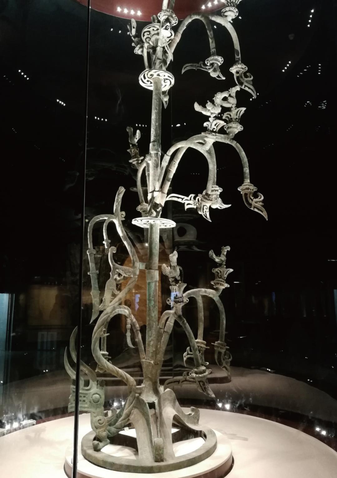 三星堆青铜神树：3000年前的外星科技谜团

三星堆作为中国古代文明的重要遗址之