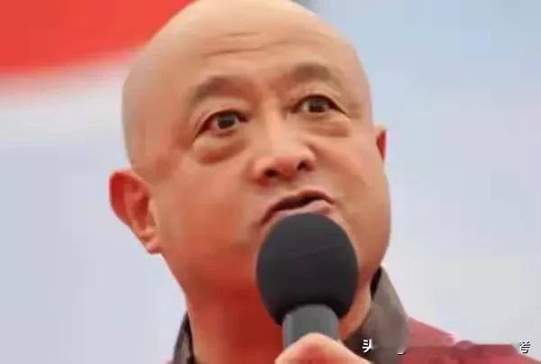 小小的直播蕴含着满满的正能量。陈汉柏遭受网暴，实在是太冤枉啦，令人同情。 
拿人